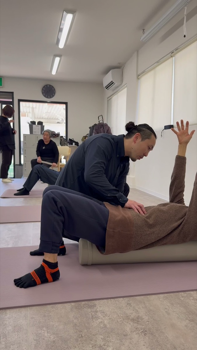 ストレッチポールを使った体操教室の様子